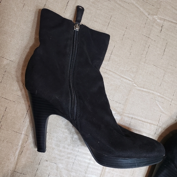 Isaac Mizrahi Shoes - Isaac Mizrahi black zip ankle boot